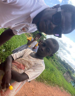 Ensemble pour l’espoir : un handicap visuel n’arrête pas la solidarité