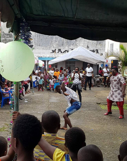 Séance de vaccination contre la méningite