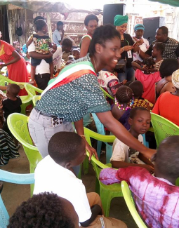 Séance de vaccination contre la méningite