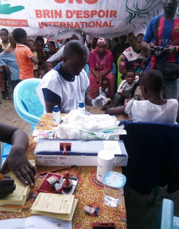 Séance de vaccination contre la méningite